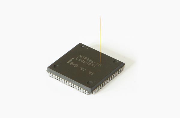 芯片激光打標(biāo)機(jī)的特點(diǎn)、材料以及優(yōu)點(diǎn)(圖1)