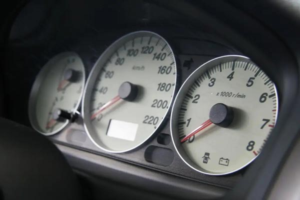 汽車標識logo都是如何進行打標的？答案是用激光打標機！