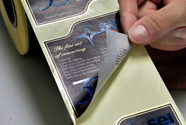 激光模切機跟激光切割機是同一種設(shè)備嗎？(圖3)