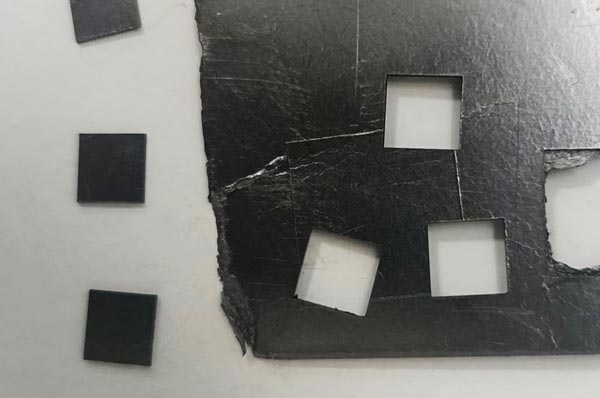 石墨片用什么切割呢？精密激光切割機！