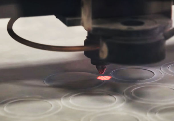 對比傳統(tǒng)模切機(jī)，激光模切機(jī)所具備的優(yōu)勢！(圖1)